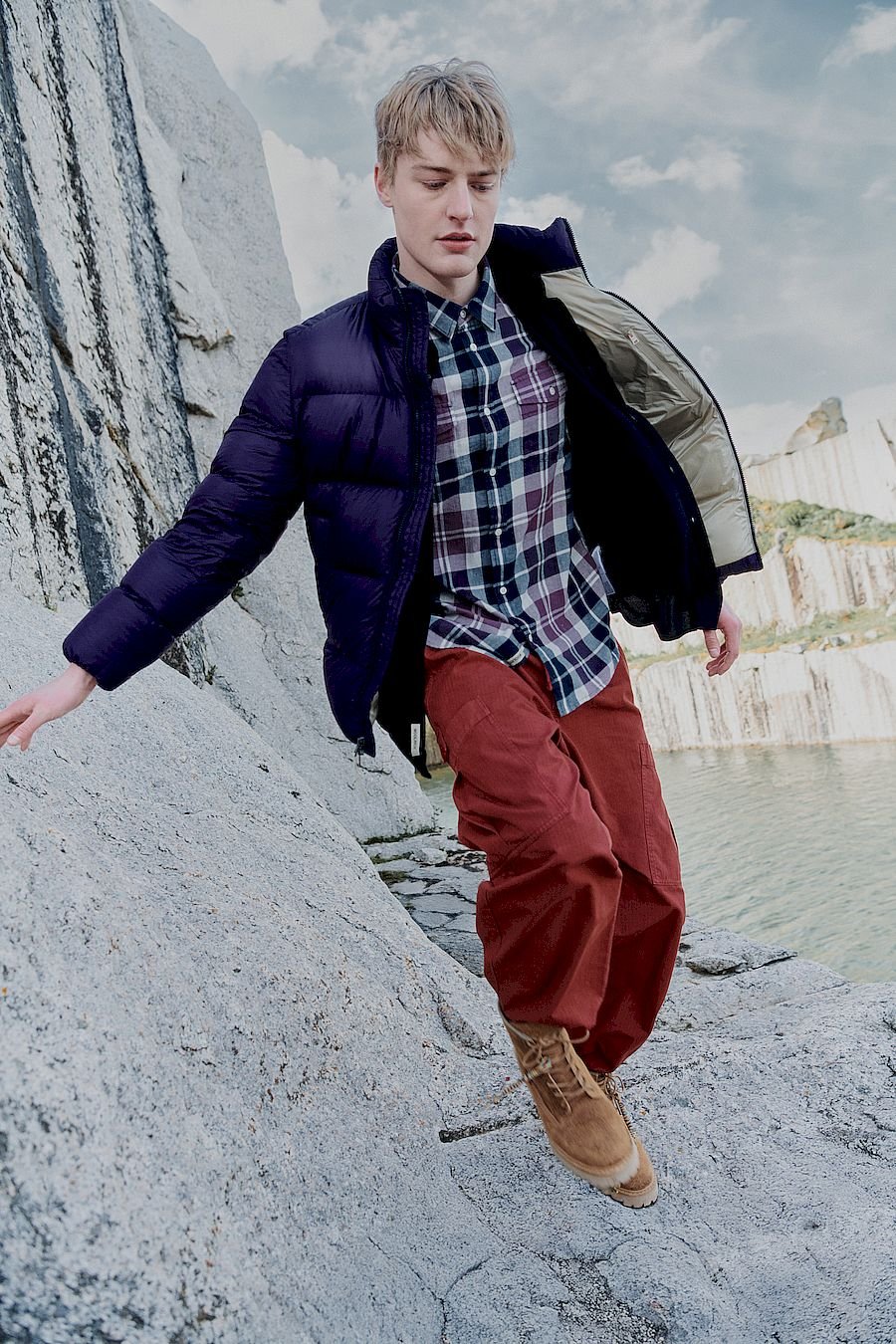 WARMTH WITHOUT WEIGHT WITH WOOLRICH'S CLOUD — Numéro Netherlands WARMTH WITHOUT WEIGHT WITH WOOLRICH'S CLOUD — Numéro Netherlands
